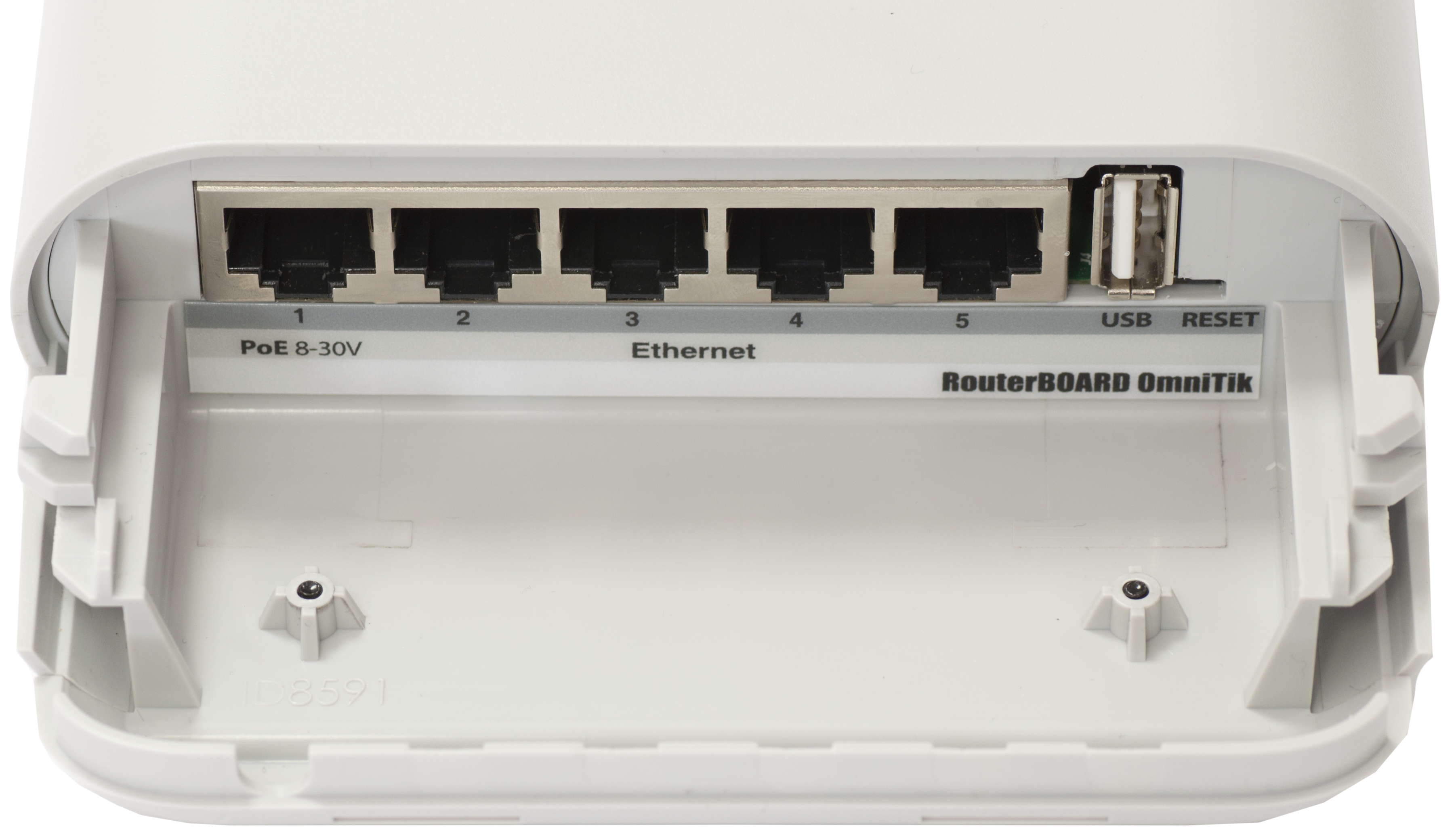 RBOmniTikU-5HnD Mikrotik OmniTIK U-5HnD 5Ghz, 2x7.5 Dbi, 400mW, 2x2 Mimo ,802.11a/n PTP/PTMP ,L4